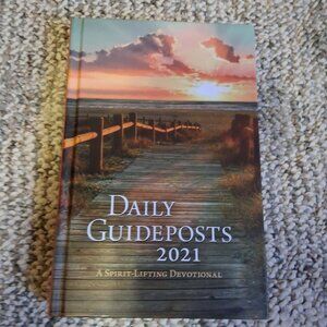 Daily Guideposts 2021: A Spirit-Lifting Devotional - Hardcover - GOOD
